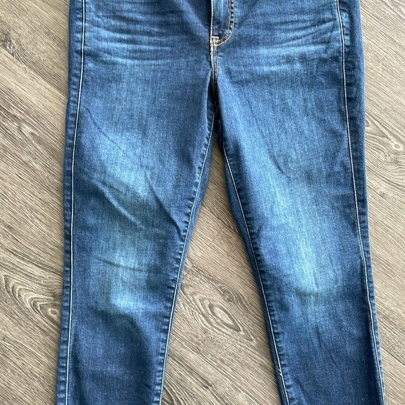 Sz10 Torrid Super Soft Jegging Raw Scalloped edge hem Medium wash EUC - Picture 5 of 10